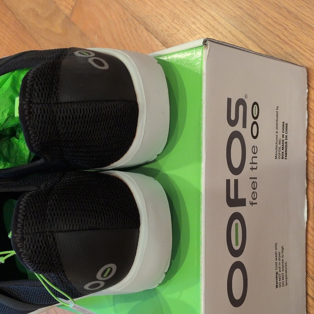 OOFOS OOMG Low Women Black and White Slip-On Recovery Sneakers W 10/41 - Picture 6 of 10